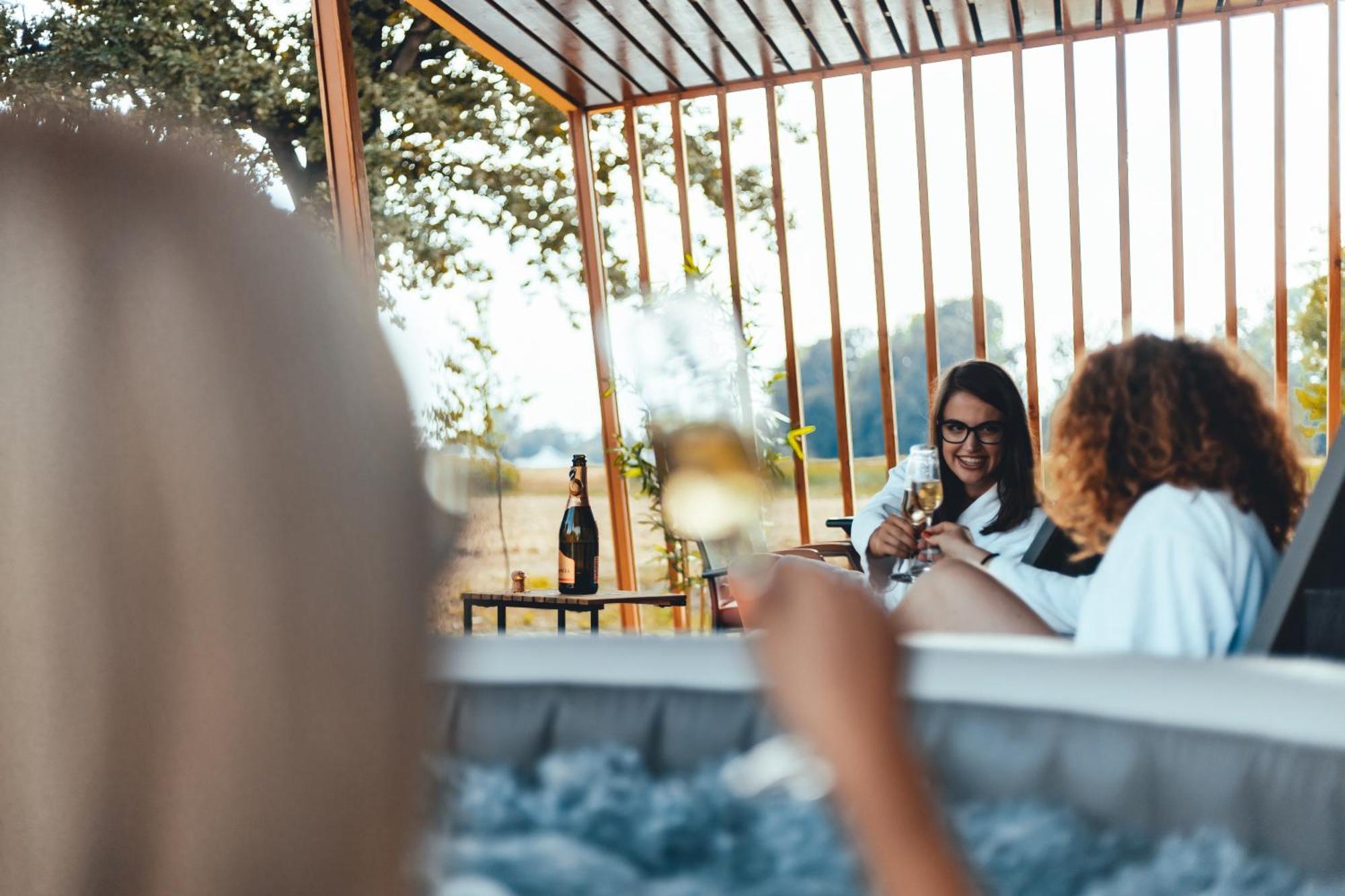 Hotel Terme Banovci - Mobilne Hiske Med Brajdami Zewnętrze zdjęcie