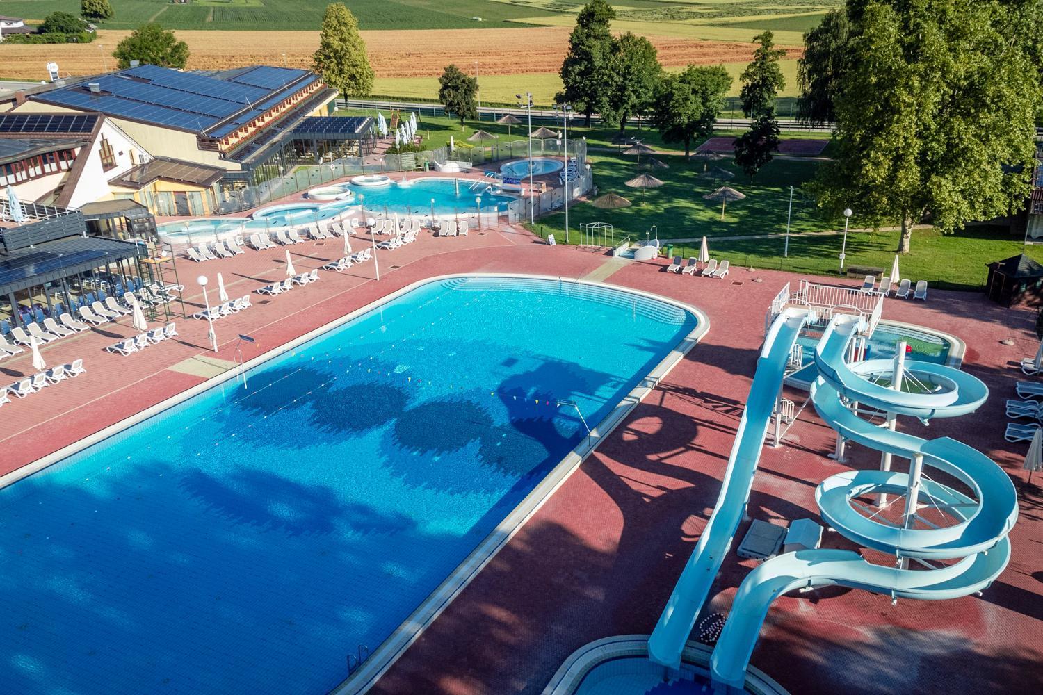 Hotel Terme Banovci - Mobilne Hiske Med Brajdami Zewnętrze zdjęcie